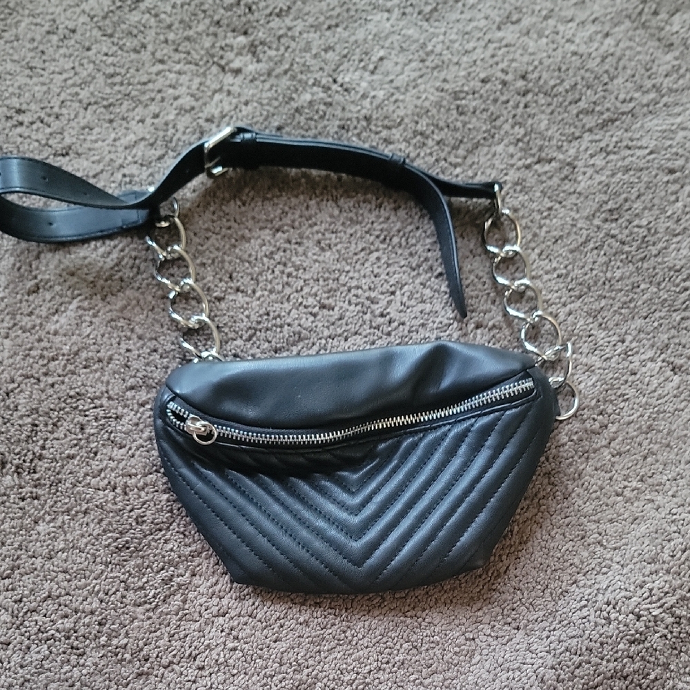 EXPRESS Black Quilted Chain Strap Belt Bag
